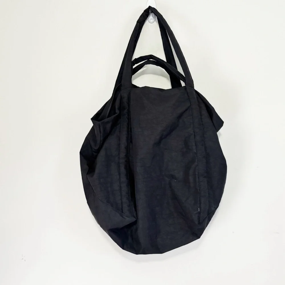 New BAGGU Women’s Black Recycled Nylon Travel Cloud Bag 12.75” X 13.75” X 8” - Picture 5 of 12